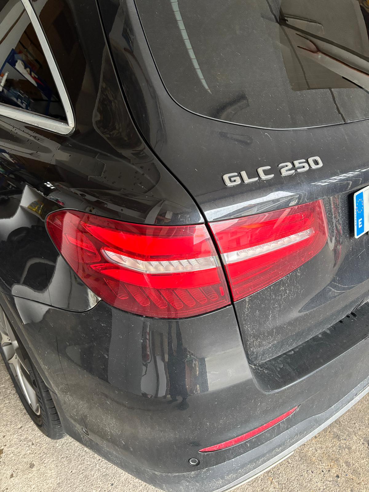 Exterior de coche antes de un servicio de detailing