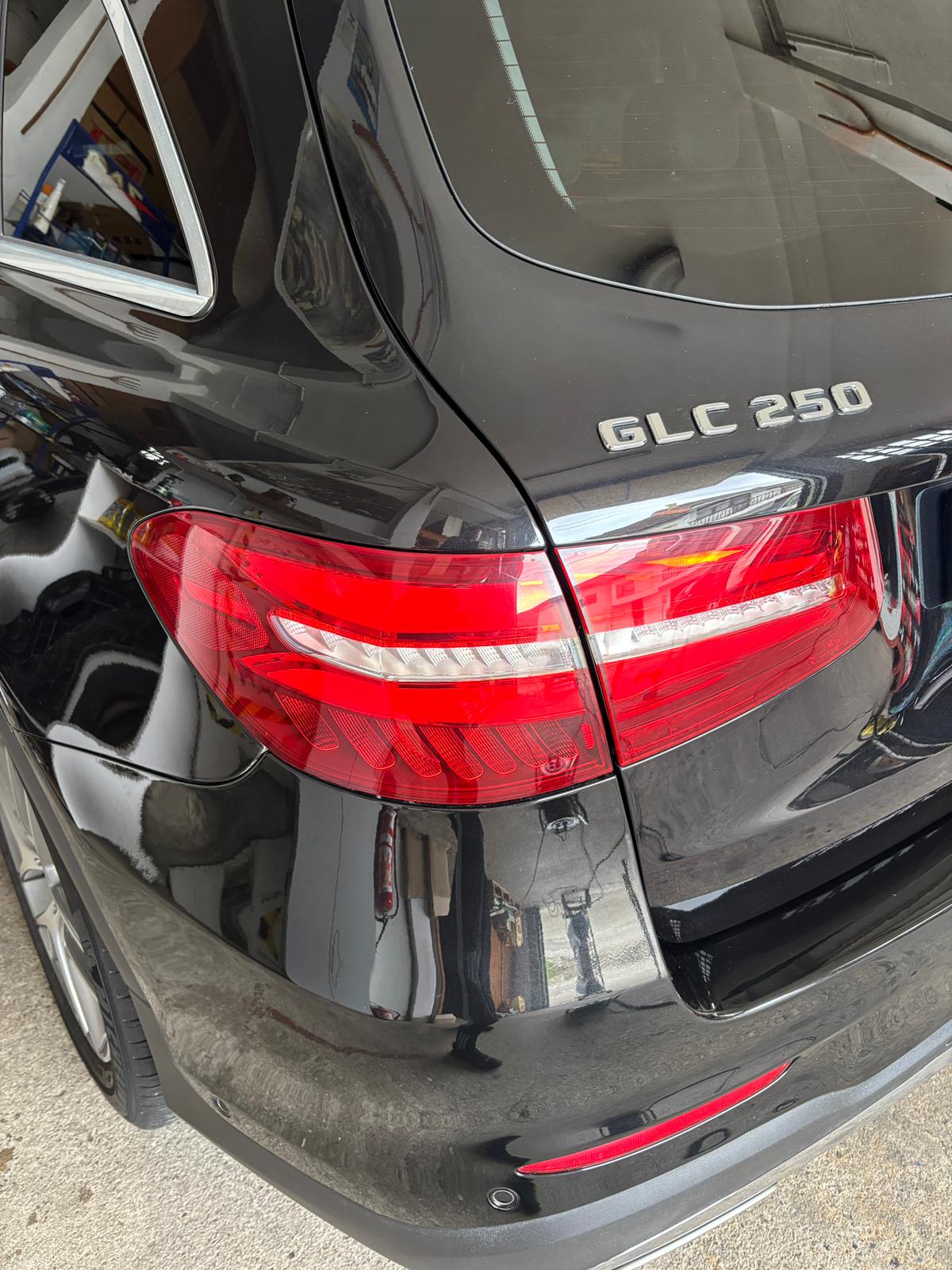Exterior de coche después de un servicio de detailing en Ampuero